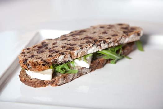 Healthy sandwich with goatcheese, honey and rocket salad