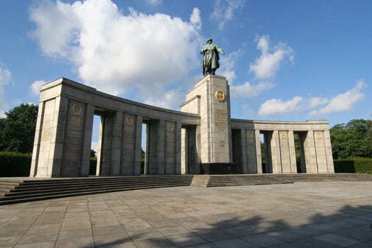Berlin: Soviet liberation monument in Tiergarten