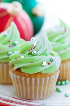 Mini cupcakes decorated with a Christmas theme