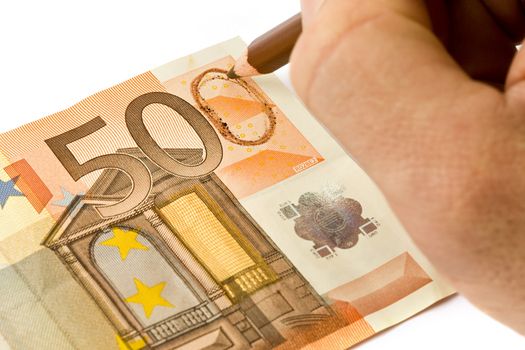Drawing zero numeral on the euro banknote