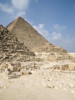 Great Pyramid of Giza Khufu and small pyramid Egypt