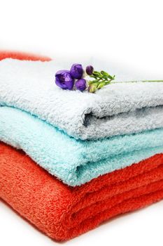 towels in pile anf violet flower