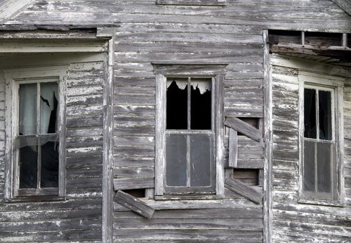 a picture of an gloomy house