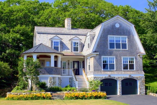 a classic summer home in Maine