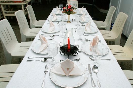 romantic dining table for nine guests
