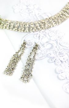 Wedding jewelery, laces and earrings