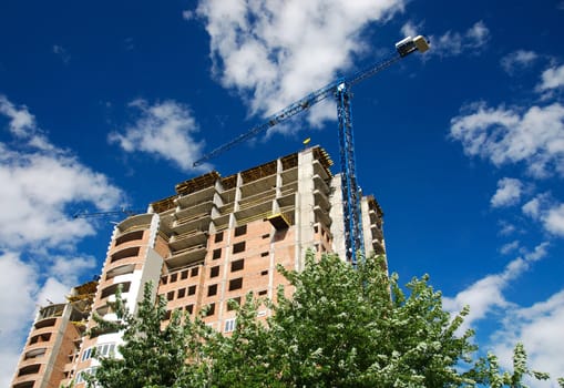 A crane and skyscraper building under construction