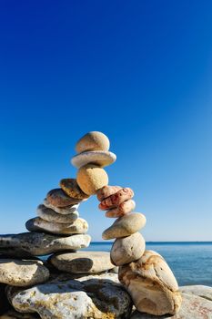 Arc of the pebbles with a small round stone on top