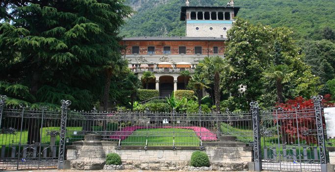 Italian villa with beautiful garden