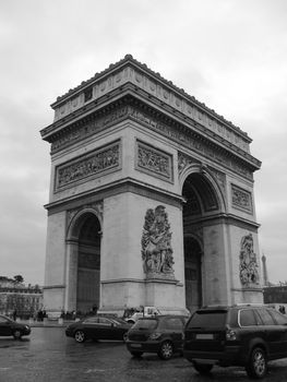 View of the Triump Arch at "place de l'�toile" in Paris