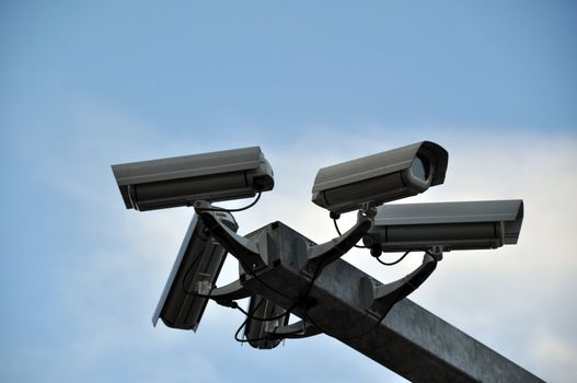 5 CCTV cameras mounted on mast with sky in the background
