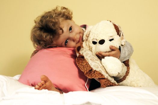 girl with teddy bear and pink pillow