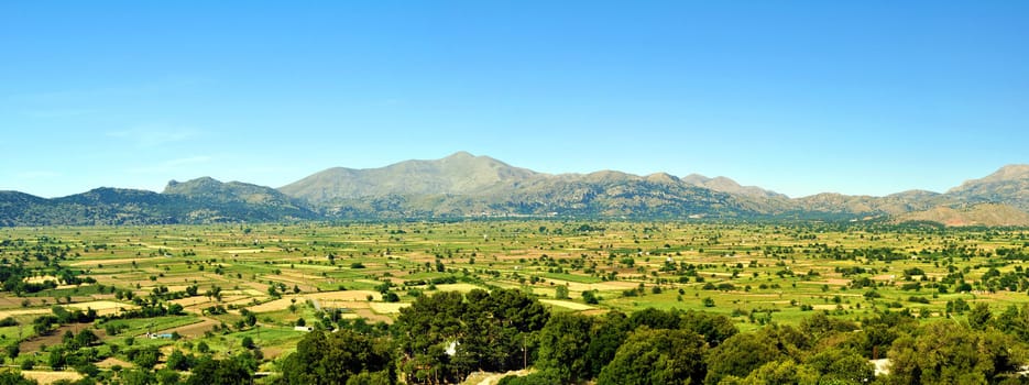 Panoramic view of a fertile plateau.