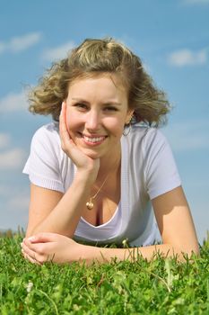 A beautiful lady sitting on the grass in sunny day