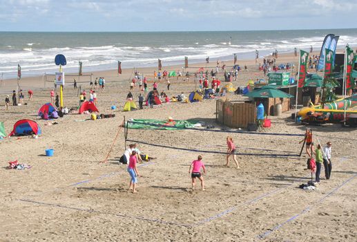 SCHEVENINGEN, HOLLAND - AUGUST 30, 2008: Players at the Dutch championship beach volleybal in Scheveningen on August 30, 2008