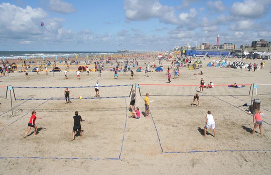 SCHEVENINGEN, HOLLAND - AUGUST 30, 2008: Teams players in the Dutch championship beach volleybal in Scheveningen on August 30, 2008