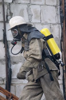 fireman in respirator going to a fire