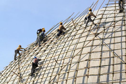 building a scaffold with bamboo in Hong Kong