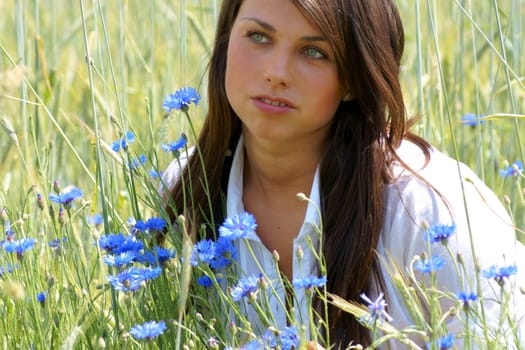Anna with flowair