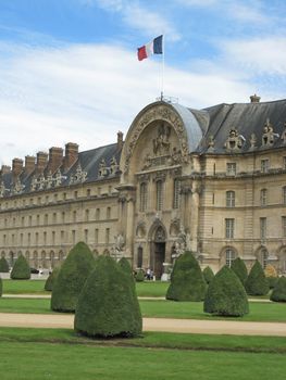 the garden and the  "hotel des Invalides" in Paris