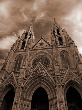 image of the frontage of the Sainte-Clotilde Basilica in Paris
