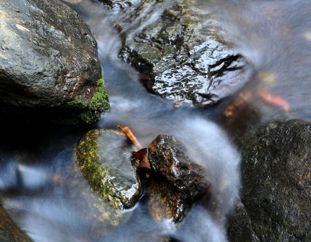 Water movement on the stone