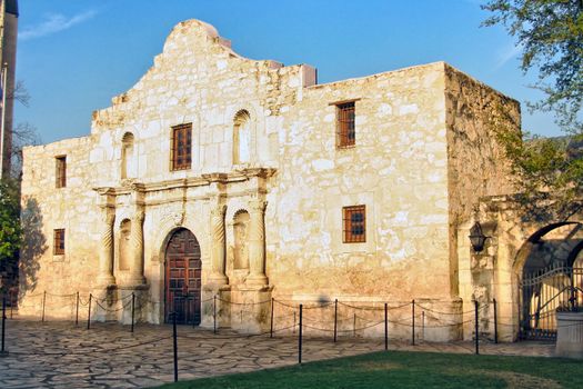 The Alamo located in San Antonio, Texas was the location of the great last stand by some of the biggest Texas Heroes.