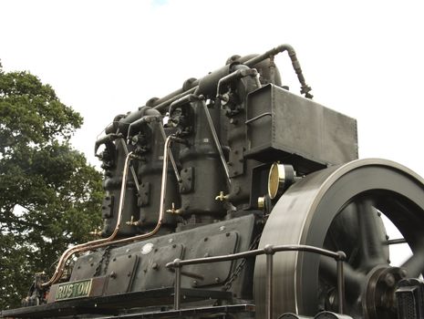Steam driven static traction engine