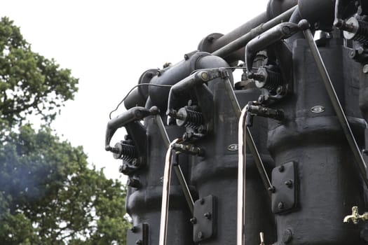 Steam driven static traction engine