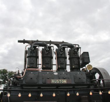 Steam driven static traction engine