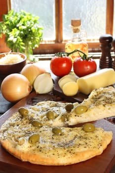 Onions pizza with olives and ingredientes