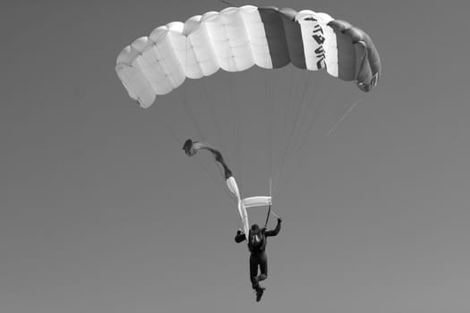 A  USAF parachute jumper prepares to land at an airshow.