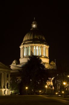 A night shot of the Washington State Capital building
