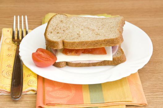 ham, cheese, tomato and diet bread