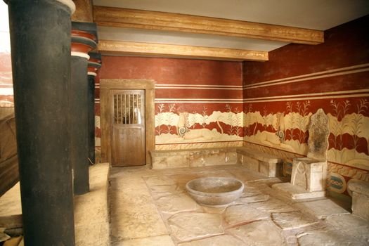 the throne hall of the knossos palace in crete