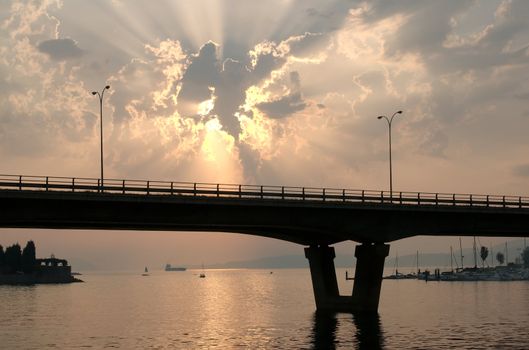 Sun rays on a cloudy afternoon in Vigo