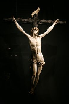 sculpture of jesus christ at the cross