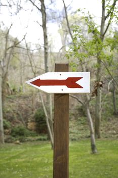 direction sign with an arrow at a spanish path