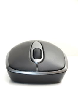Wireless computer mouse with scrolling wheel, grey and black on white background. Seen from front side