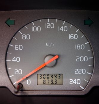 A car speedometer at 0 with over 300,000 km 