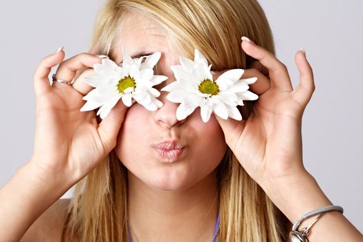blond teen girl with daisies on front of her eyes