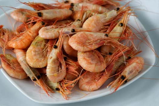 fresh whole prawns in it shell ready to eat