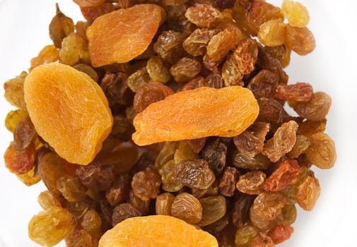 Dried apricots and raisins in bowl