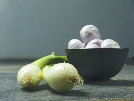 bowl full of fresh garlic on dark background