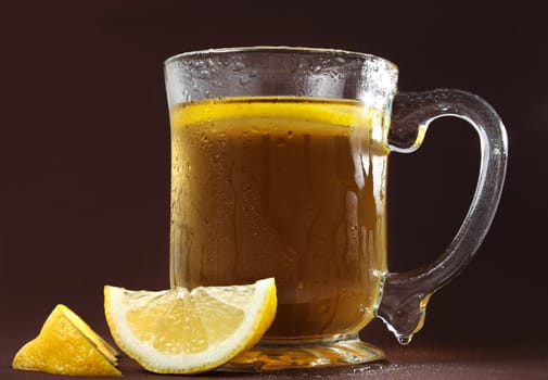 cup of ice tea with piece of lemon