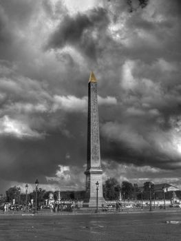 image of the obelisk in the Parisian Concorde square