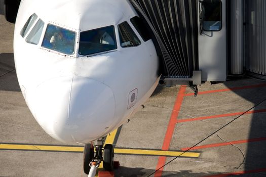 Airplane cockpit with jet bridge