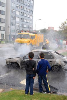 Extinguished car fire of a Citroen Xsara at the corner of Concepci�n del Uruguay and Almer�a. Montevideo, Uruguay.