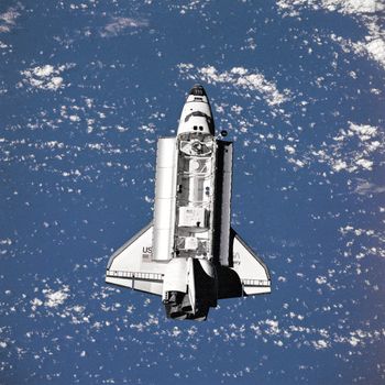 Rendezvous and approach of the Orbiter Discovery to the Mir Russian Space Station. Visible in the payload bay is the Spacehab module and Alpha Magnetic Spectrometer (AMS) payload. Photo taken: 06/04/1998. ** Credit: NASA / yaymicro.com **