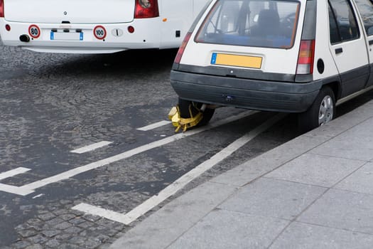 Wrong parking in Paris